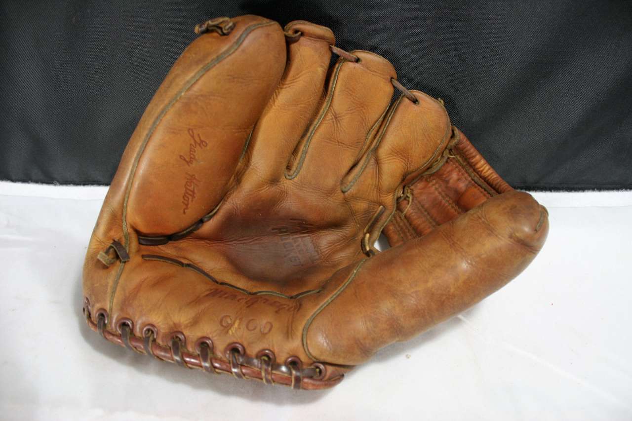 Grady Hatton MacGregor G100 Front MacGregor Baseball Glove