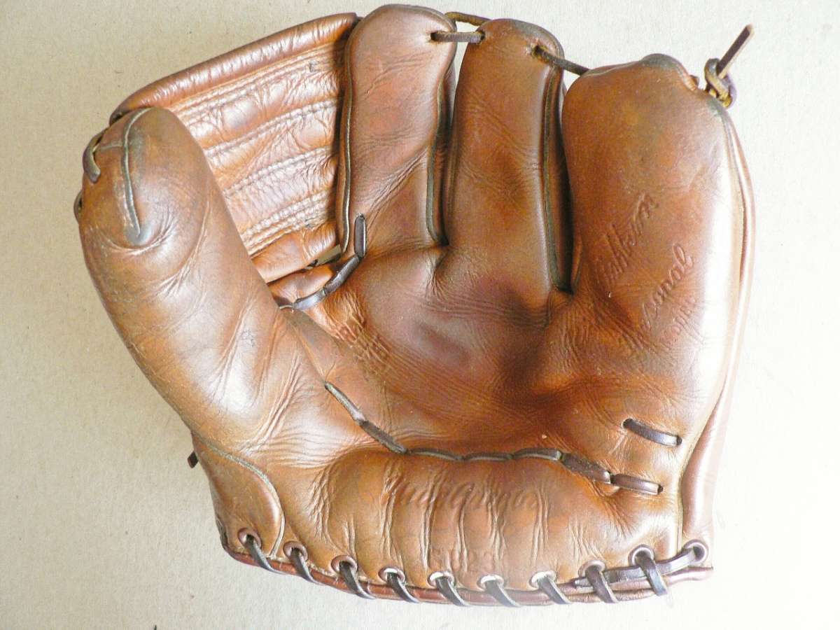 Richie Ashburn MacGregor G823 Front MacGregor Baseball Glove