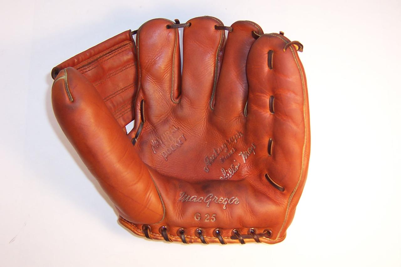 Willie Mays MacGregor G25 Front MacGregor Baseball Glove Collector
