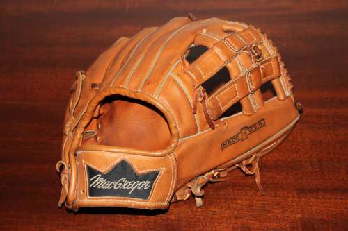 Zoilo Versalles MacGregor GS4 Personal Model Back