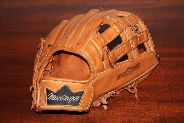 Zoilo Versalles MacGregor GS4 Personal Model Back