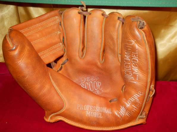 Mickey Mantle Stall & Dean MM Front