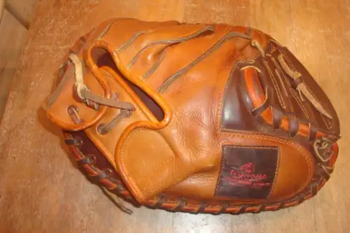 Dick Aylward Nokona C59 Catchers Mitt Back