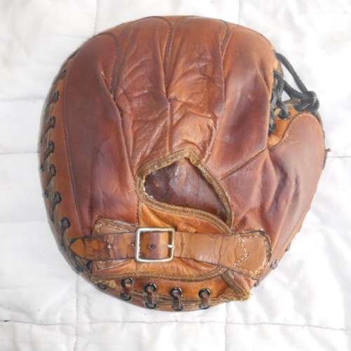 Nokona CM43 Catchers Mitt Back