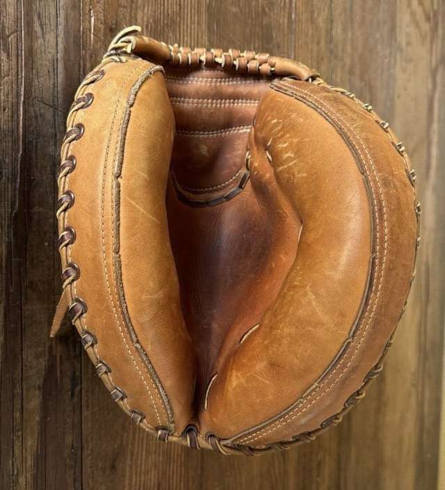 Nokona CM73 The Bulldog Catchers Mitt Front