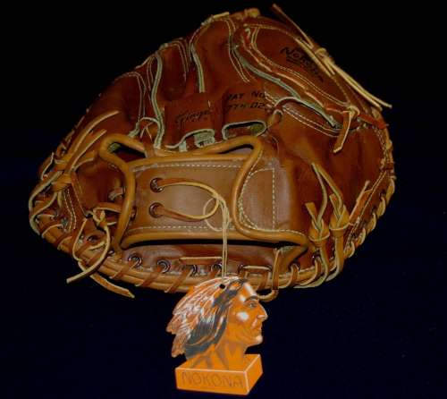 Nokona CM75 Catchers Mitt Back