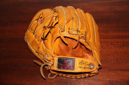 Chico Carrasquel Nokona CC4 Back