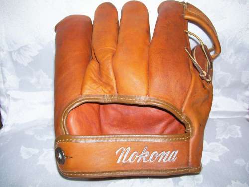 Don Mossi Nokona J103 Back