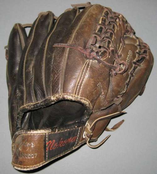 Don Mossi Nokona TST40B Back
