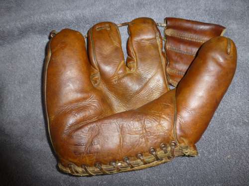 Eddie Chandler Nokona G118 Front