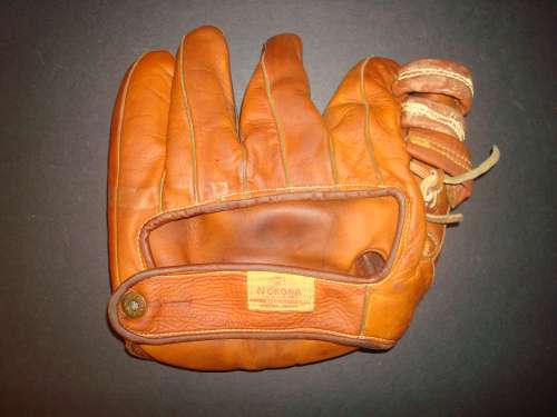 Joff Cross Nokona G33 Back