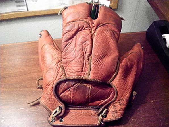 Ripon Ambidextrous Glove Back