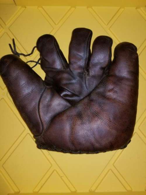 Chuck Klein Bechtels Sporting Goods Front