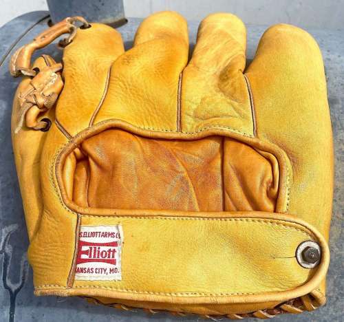 Kit Grudy Elliott Arms G52 Back