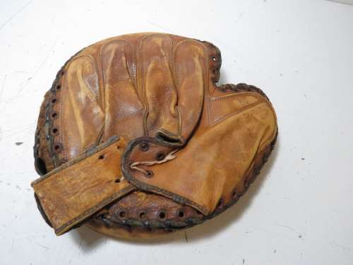 Bill Dickey Firestone Catchers mitt Back