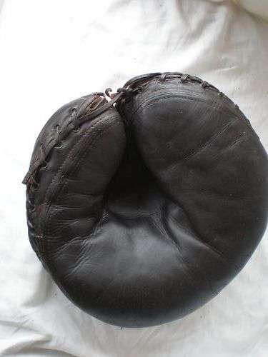 Black Buckleback Catchere Mitt Front