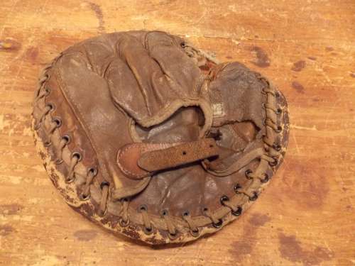 Gus Habich Sporting Goods Catchers Mitt Back