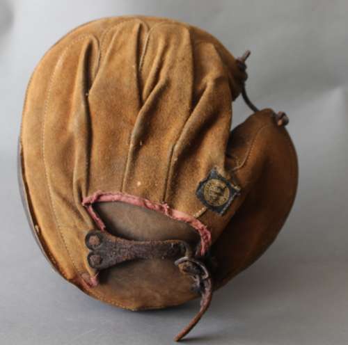 Ratsch Peerless Catchers Mitt Back