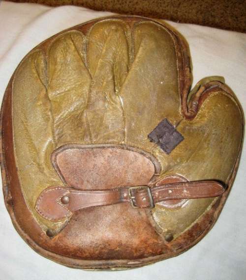 Ratsch Peerless Catchers Mitt Back