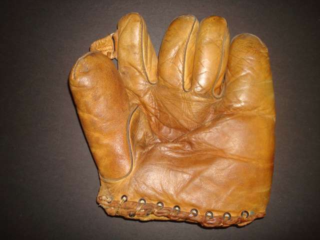 Single Tunnel Web Buckleback Front