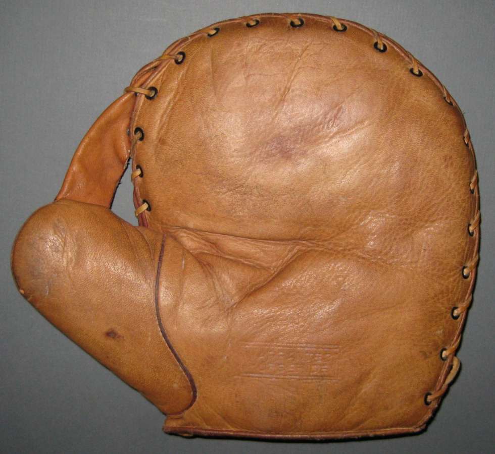 Pennant K576 Basemitt Front Pennant Baseball Glove Collector