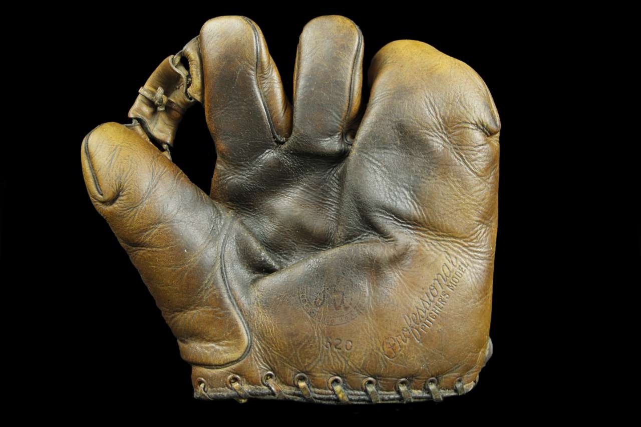 Great Western 520 Professional Pitchers Model 3 Finger Front Pre War 3 Fingers Baseball