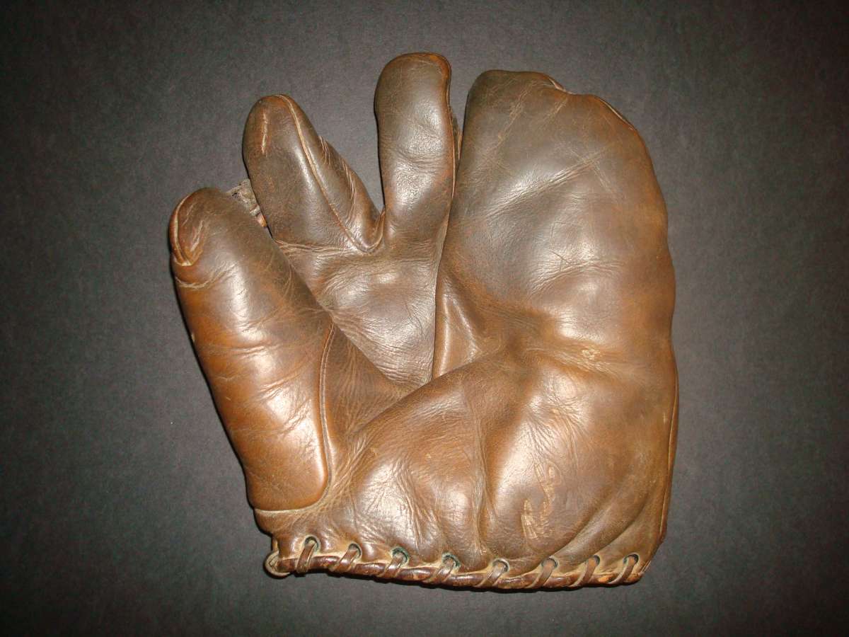 Rube Walberg Reach Front Pre War 3 Fingers Baseball Glove Collector Gallery Baseball Glove