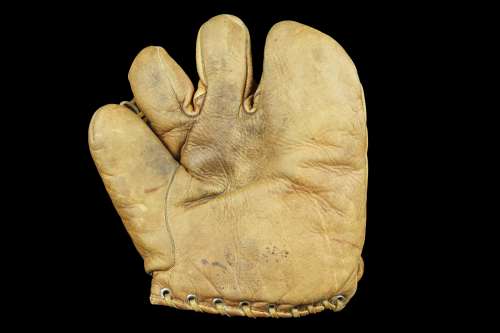 Spalding 3 Finger Front