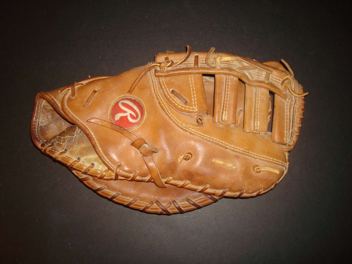 Rawlings PRO9FB Heart of the Hide Basemitt Side Base Mitts