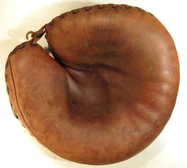 Cy Perkins Rawlings HL Catchers Mitt Front