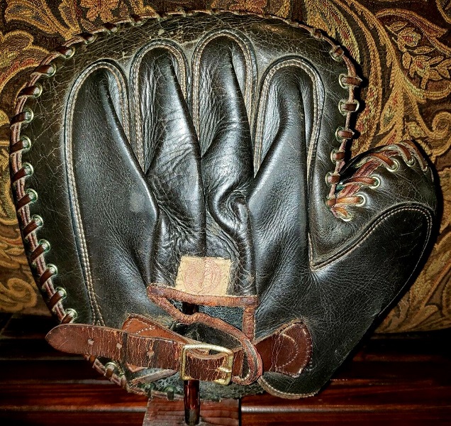 Rawlings 10 OL Catchers Mitt Back