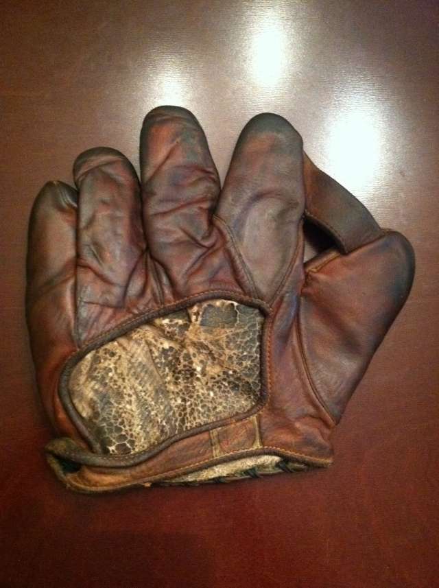 Rawlings 1 Inch Web Burgundy Back