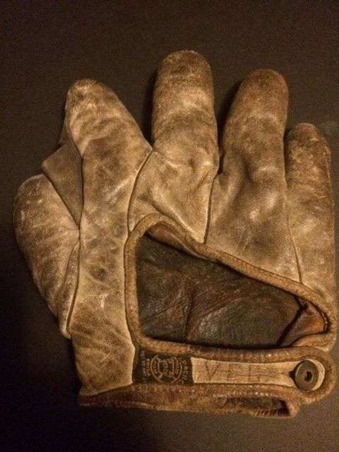 A.J. Reach Full Web Lefty Back