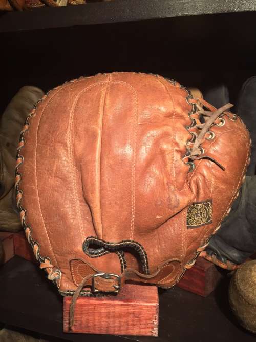 Reach R Basemitt Back