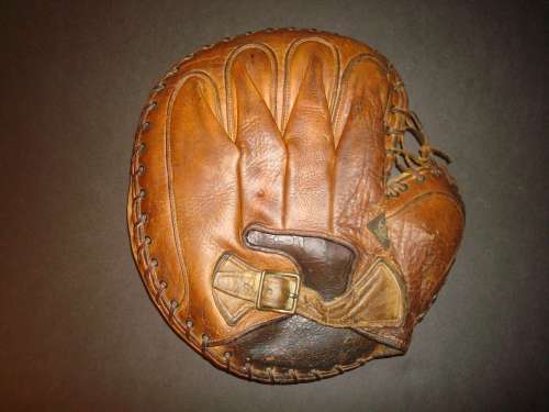 Reach 9A Professional Catchers Mitt Back