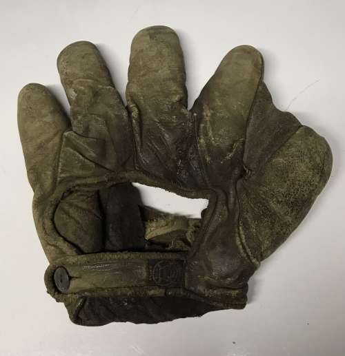 Reach Hole in Palm Glove Back