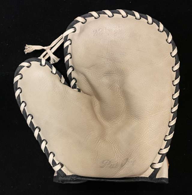 Spalding 221-73 Put Out Basemitt Front