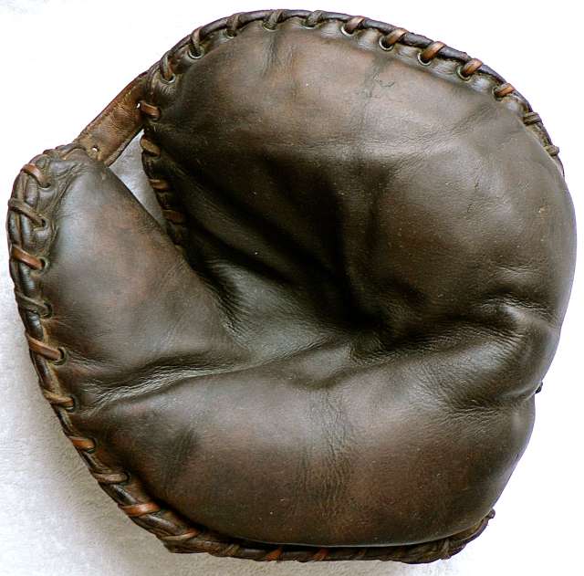 Spalding AXP World Series Basemitt Front