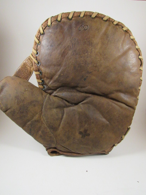 Spalding CD Red Cross Basemitt Front