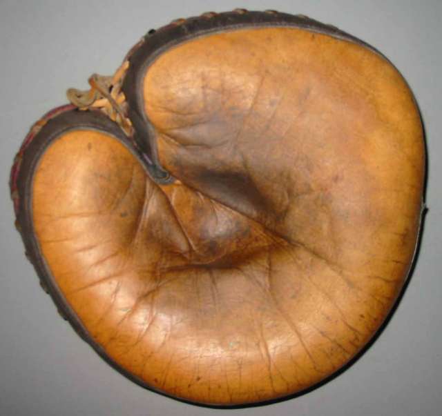 Spalding Catchers Mitt Front