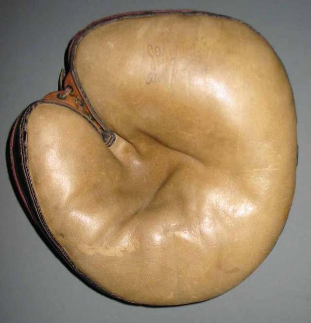 Spalding Catchers Mitt Front