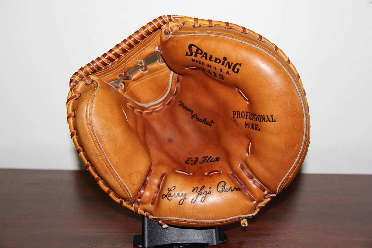 Larry Yogi Berra Spalding 1413 Front Catchers Mitts Spalding