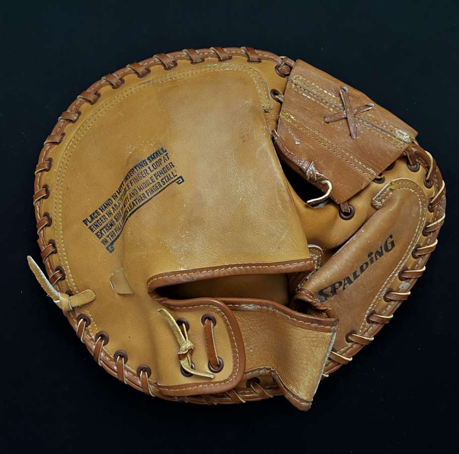 Larry Yogi Berra Spalding 1459 Back Catchers Mitts Spalding