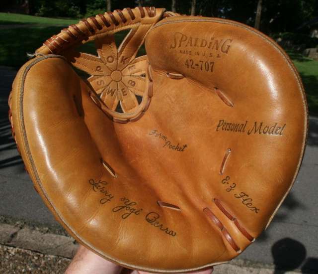 Larry Yogi Berra Spalding 42-707 Personal Model Front