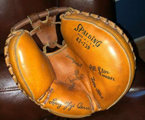 Larry Yogi Berra Spalding 47-739 Front