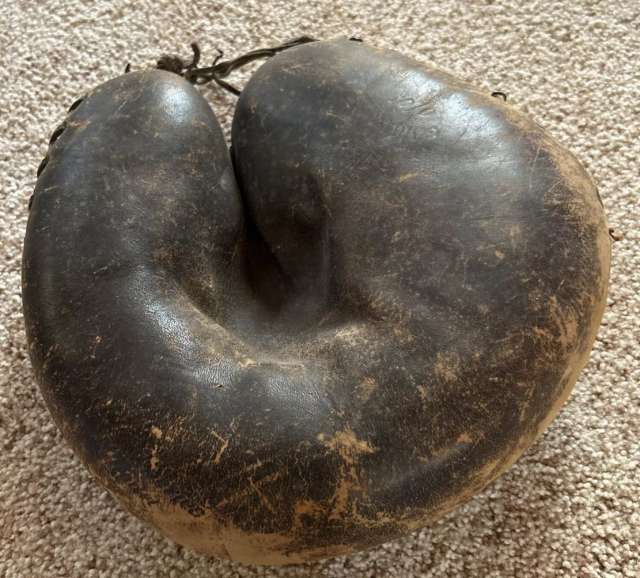 Spalding 10-0 World Series Catchers Mitt Front