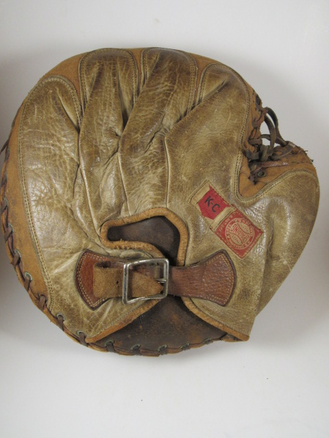 Spalding 5-0 Knights of Columbus Catchers Mitt Back