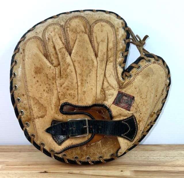 Spalding 7-0 Catchers Mitt Back