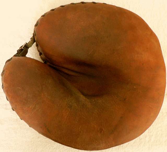 Spalding 7-0 Perfection Catchers Mitt Front