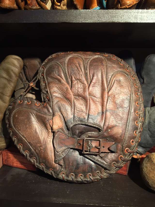 Spalding Interstate Catchers Mitt Lefty Back